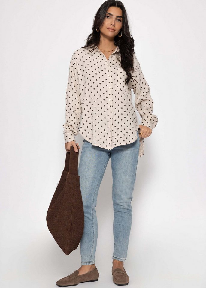 SASSYCLASSY Longbluse Oversize Musselin Bluse mit Punkten für Damen Leichte Bluse aus Baumwolle mit V-Ausschnitt und Brusttasche – Bild 3 von 5