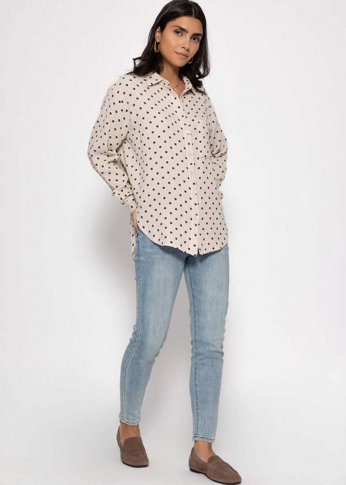 SASSYCLASSY Longbluse Oversize Musselin Bluse mit Punkten für Damen Leichte Bluse aus Baumwolle mit V-Ausschnitt und Brusttasche – Bild 5 von 5