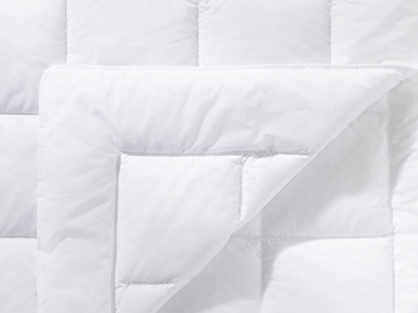 Schlafgut Microfaserbettdecke Pure, Bettdecke in 135x200 cm und weiteren Größen, für Sommer oder Winter – Bild 2 von 3