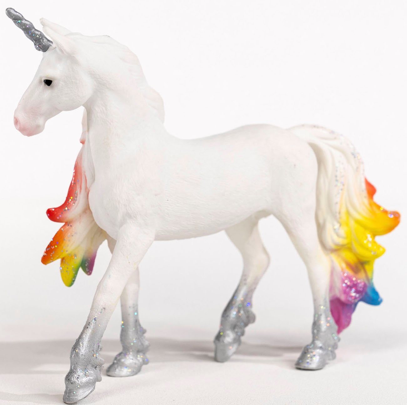 Schleich® Spielfigur BAYALA®, Regenbogeneinhorn Hengst (70725) – Bild 2 von 4