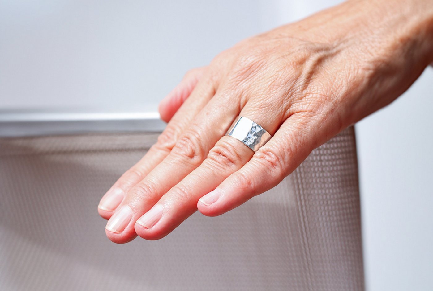 SILBERMOOS Partnerring Bandring "Hammerschlag", 925 Sterling Silber – Bild 2 von 5