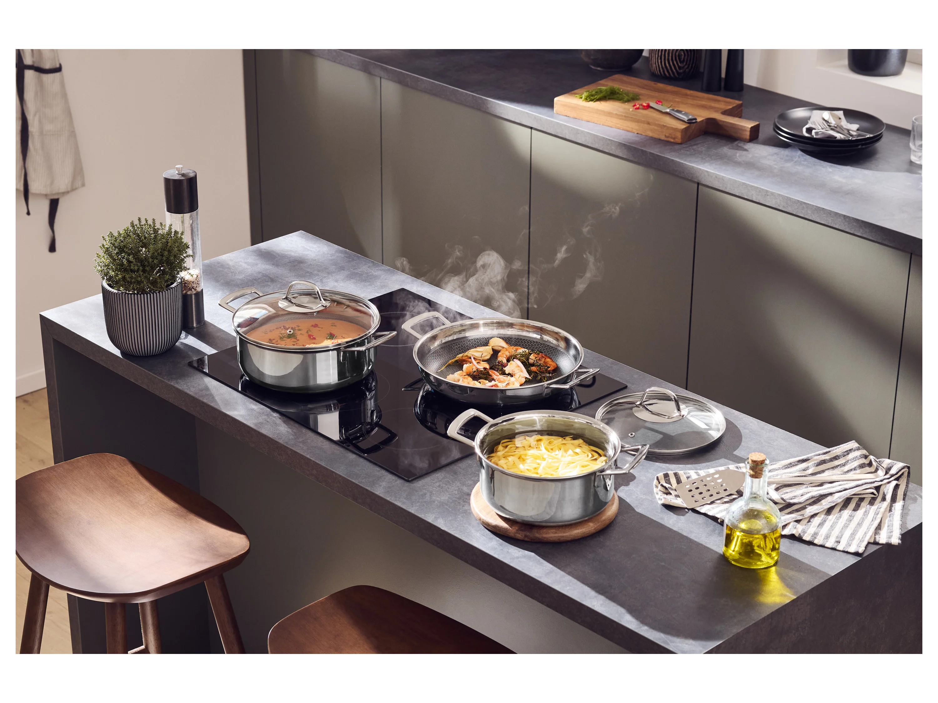 SILVERCREST® Premium-Edelstahltopf mit Wabenstruktur, Ø 24 cm – Bild 2 von 4