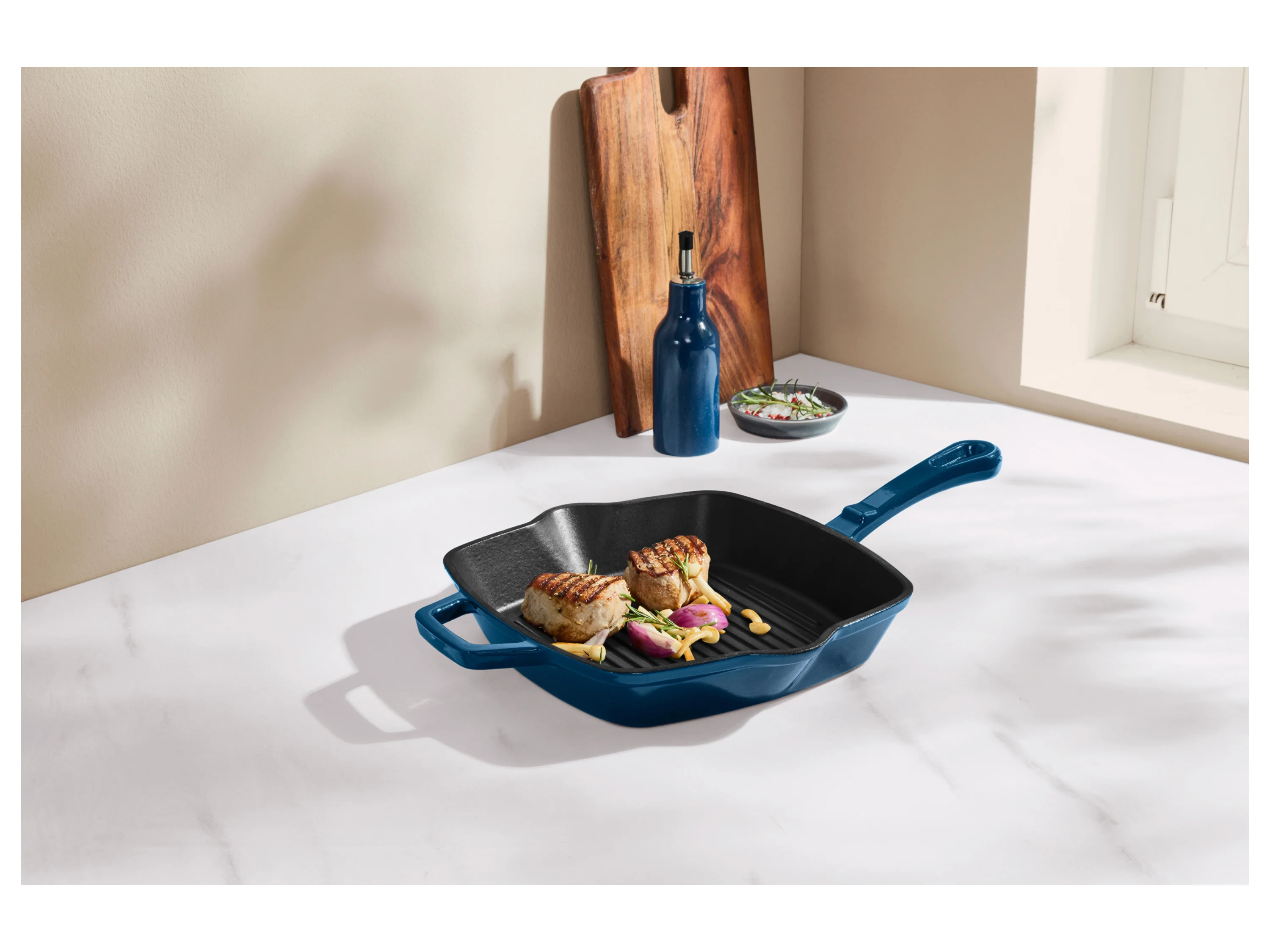 SILVERCREST® Premium-Gusseisengrillpfanne / Premium-Gusseisenpfanne (Eckig, Blau) – Bild 3 von 4