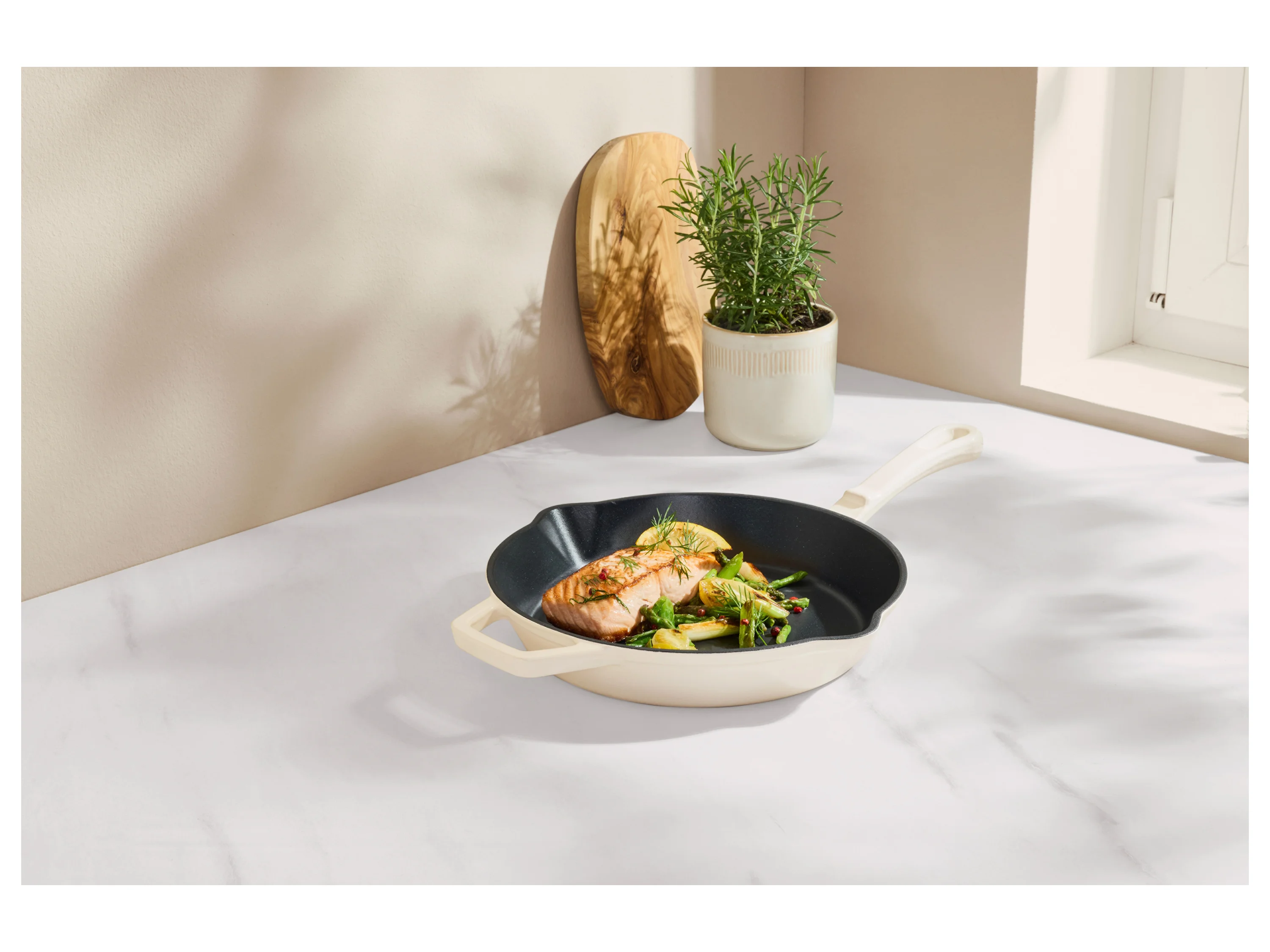 SILVERCREST® Premium-Gusseisengrillpfanne / Premium-Gusseisenpfanne (Rund, Creme) – Bild 3 von 4
