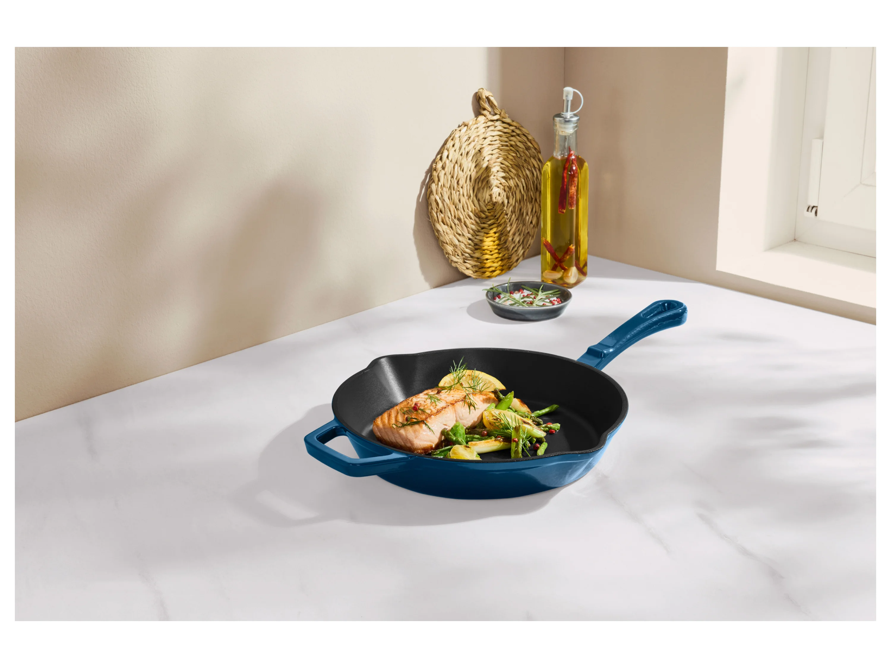 SILVERCREST® Premium-Gusseisengrillpfanne / Premium-Gusseisenpfanne (Rund, Blau) – Bild 3 von 4