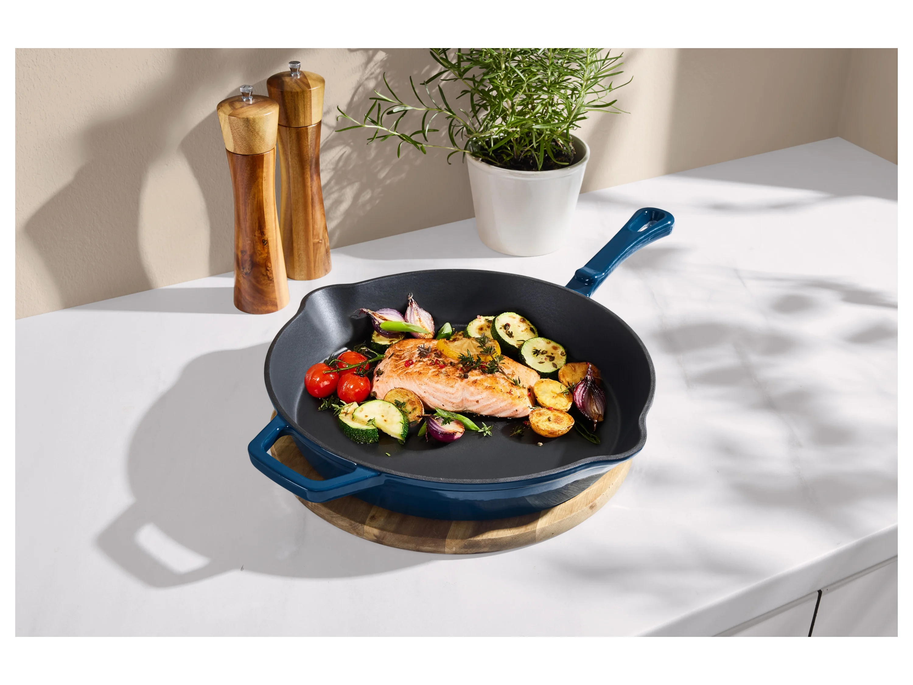 SILVERCREST® Premium-Gusseisenpfanne, Ø 30 cm (Blau) – Bild 2 von 4