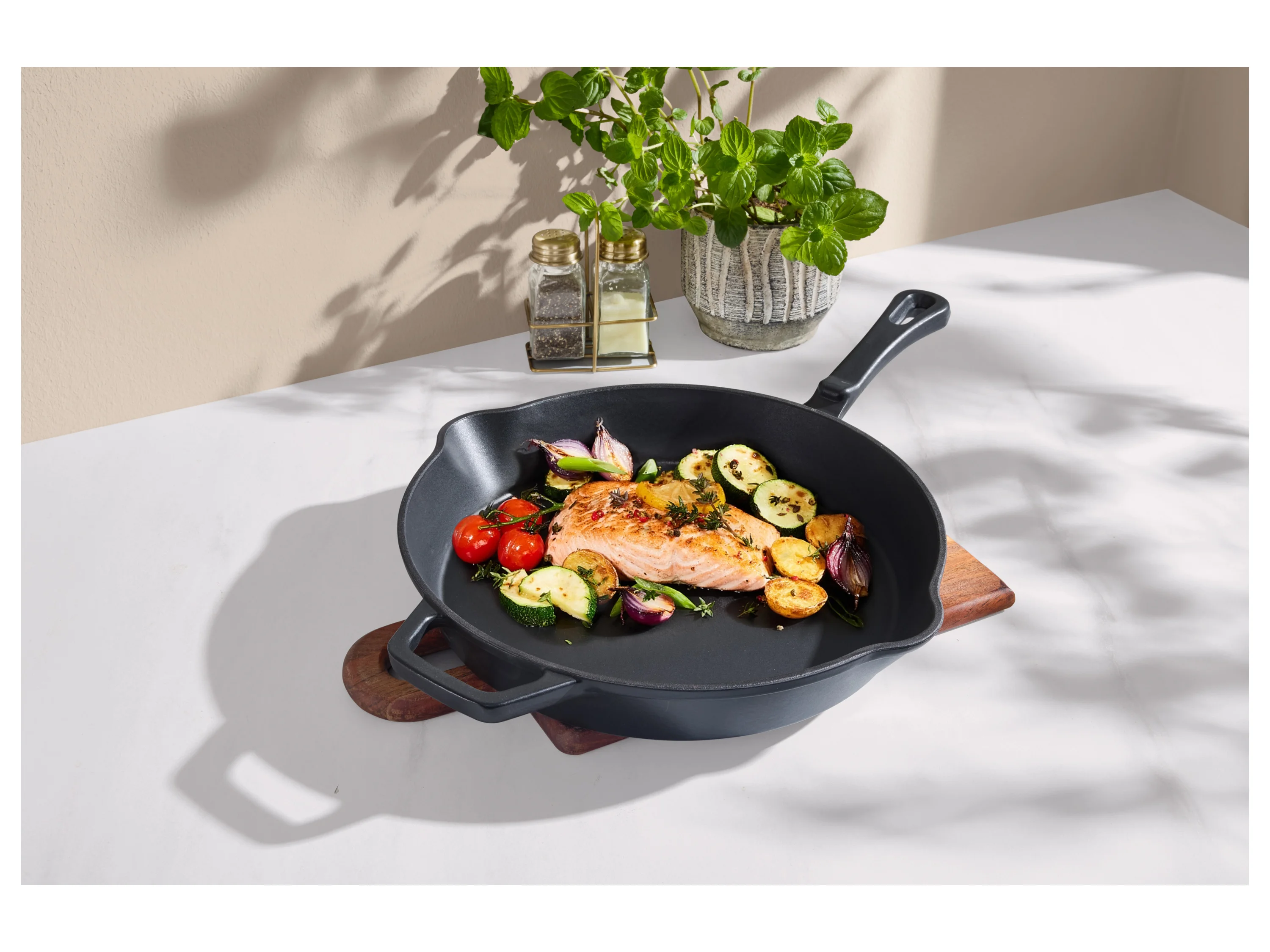 SILVERCREST® Premium-Gusseisenpfanne, Ø 30 cm (Schwarz) – Bild 2 von 4