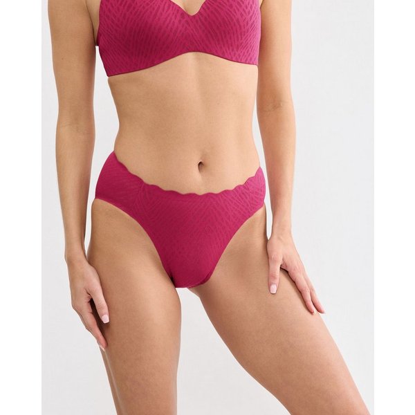 sloggi Slip ZERO Feel Bliss unsichtbar, mit Spitzenoptik, mit hohem Beinausschnitt