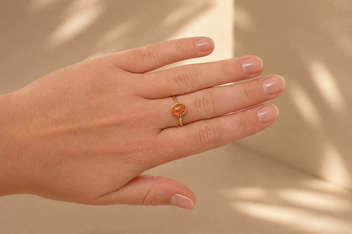 Sogni d'oro Fingerring "Goldschimmer" mit Sonnenstein, Silber 925 vergoldet – Bild 2 von 3