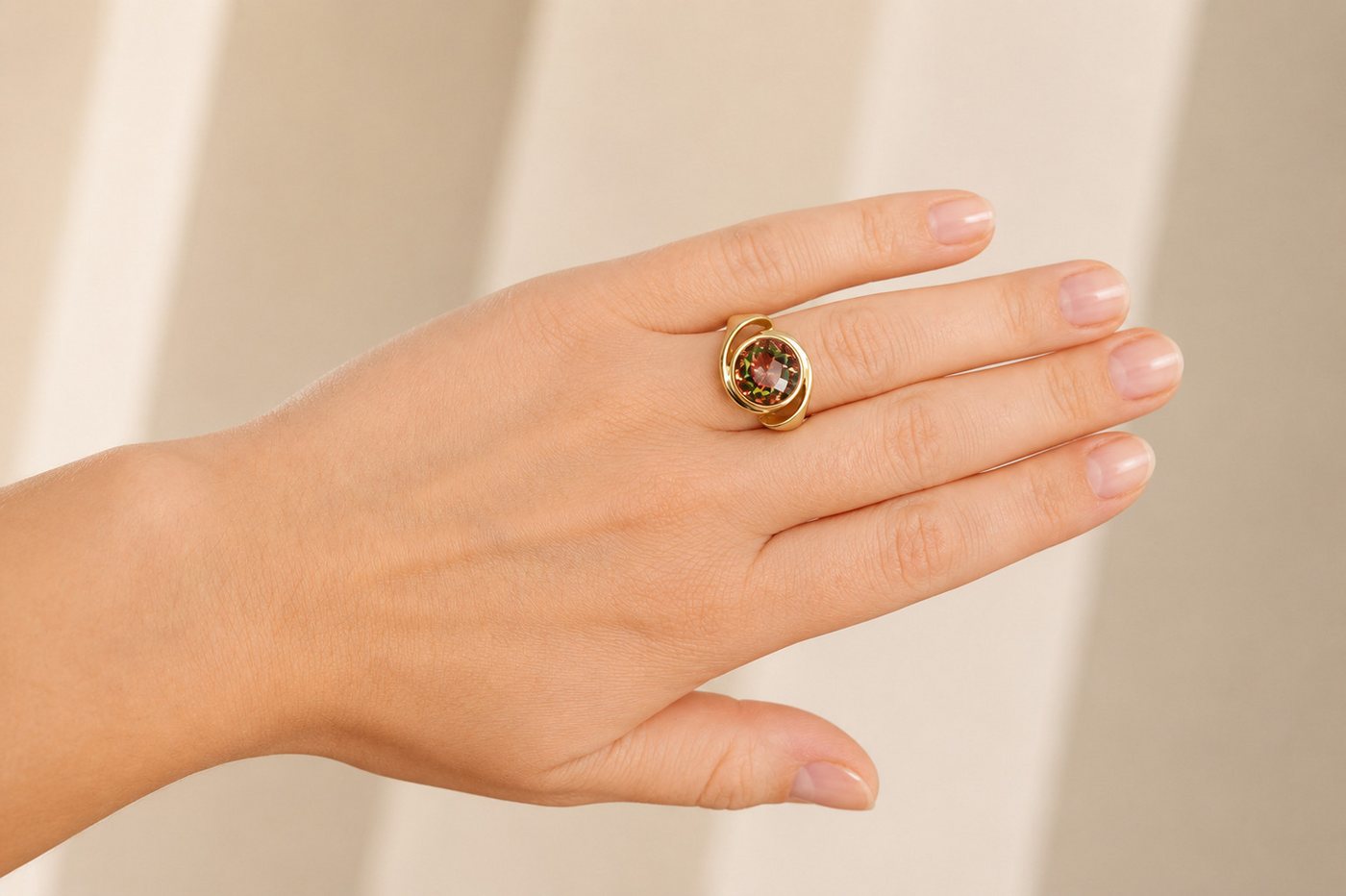 Sogni d'oro Fingerring "Lichtblüte" mit Feuertopas, Silber 925 vergoldet, geschwungener Ringkopf – Bild 2 von 2