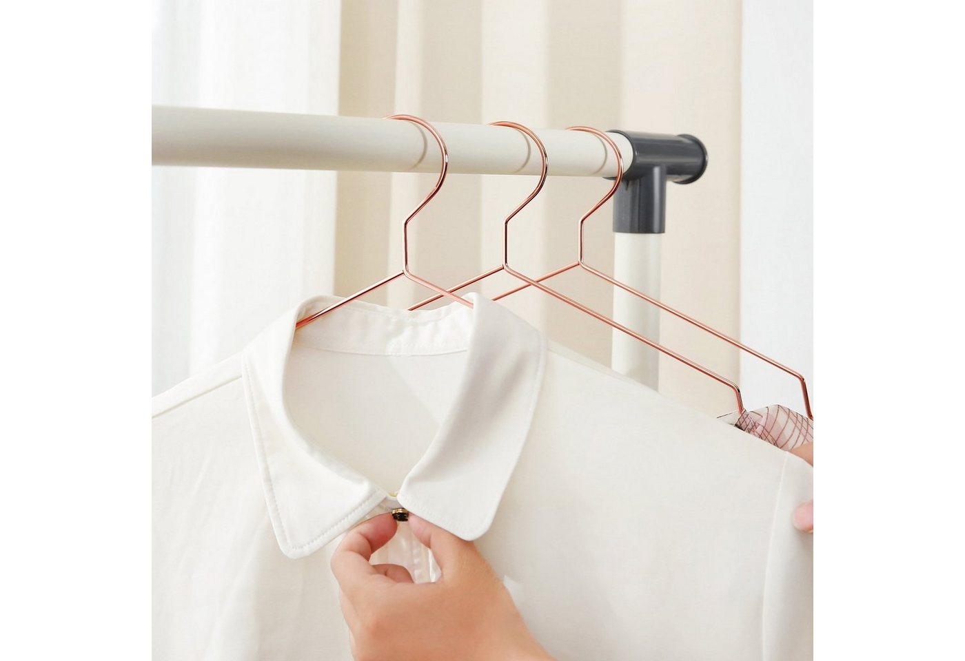 SONGMICS Kleiderbügel aus Metall, stilvoll verchromt, (20-tlg), 20 Stück, rostbeständig, platzsparend, 42 cm lang – Bild 2 von 5