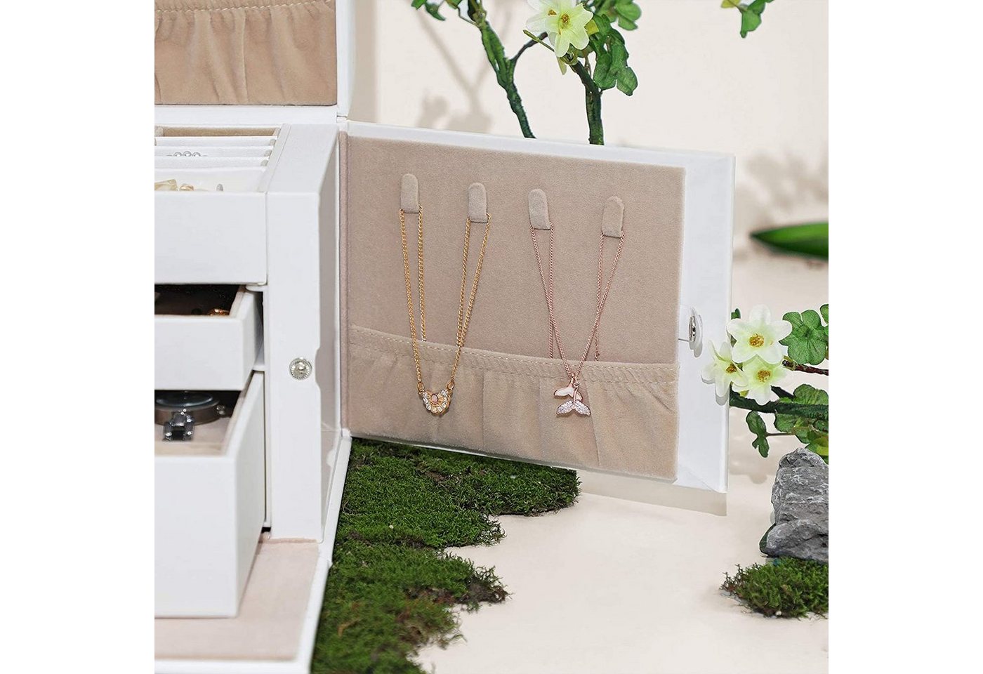 SONGMICS Schmuckkasten 3 Ebenen, 2 Schubladen, tragbare Mini-Box für Reisen, 18,2x26x17,4 cm, mit Griff, abschließbar, PU-Bezug in weiß, Innenfutter in Sandbeig – Bild 5 von 5