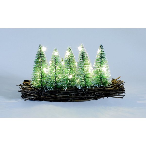 Spetebo Dekoobjekt LED Deko Wald - 25 x 14 cm - warm weiß beleuchtet, Kleine Tannen mit Schnee auf Holz