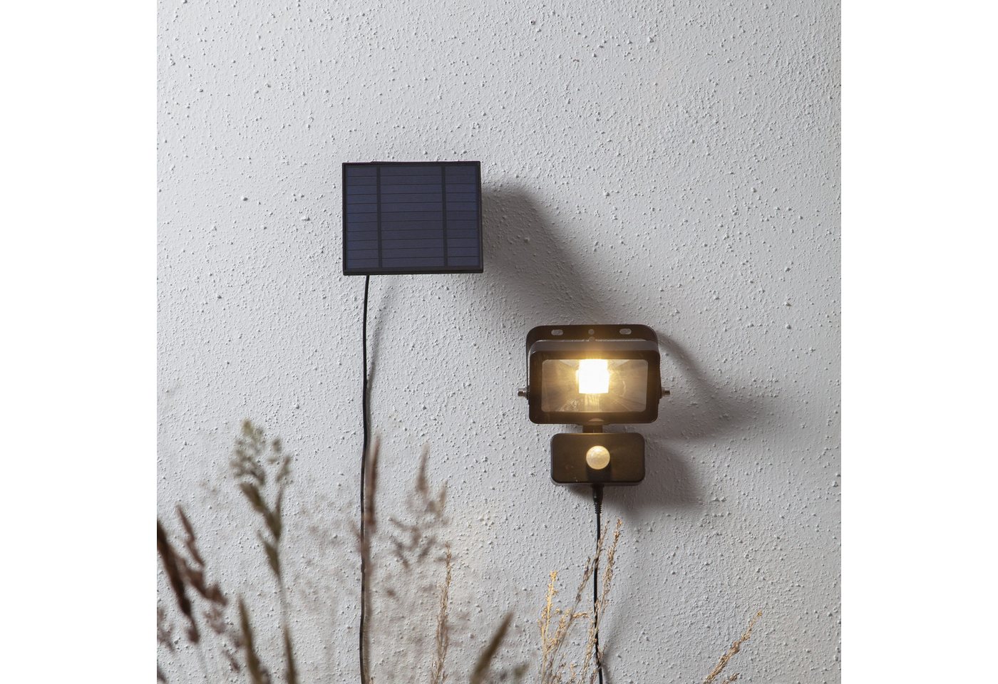 STAR TRADING LED Solarleuchte Solar-Spotlight Powerspot, Bewegungsmelder, LED fest integriert, Warmweiß, PIR- und Dämmerungssensor, bis zu 800lm bei Bewegung, 4 – Bild 2 von 5
