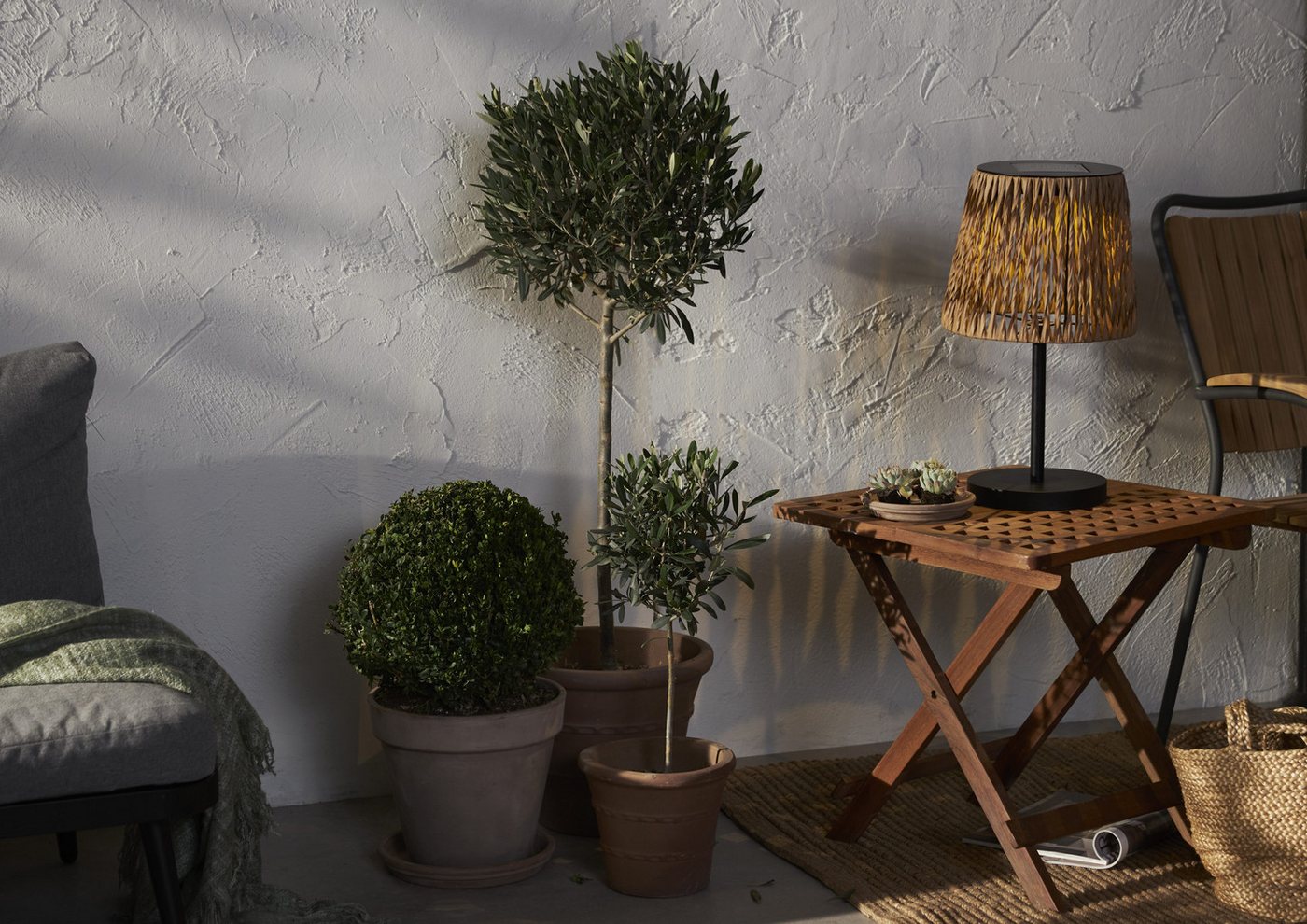 STAR TRADING LED Solarleuchte Solarlampe Cesta, Tageslichtsensor, LED fest integriert, Warmweiß, Dämmerungssensor, synthetische Rattan-Optik – Bild 4 von 5