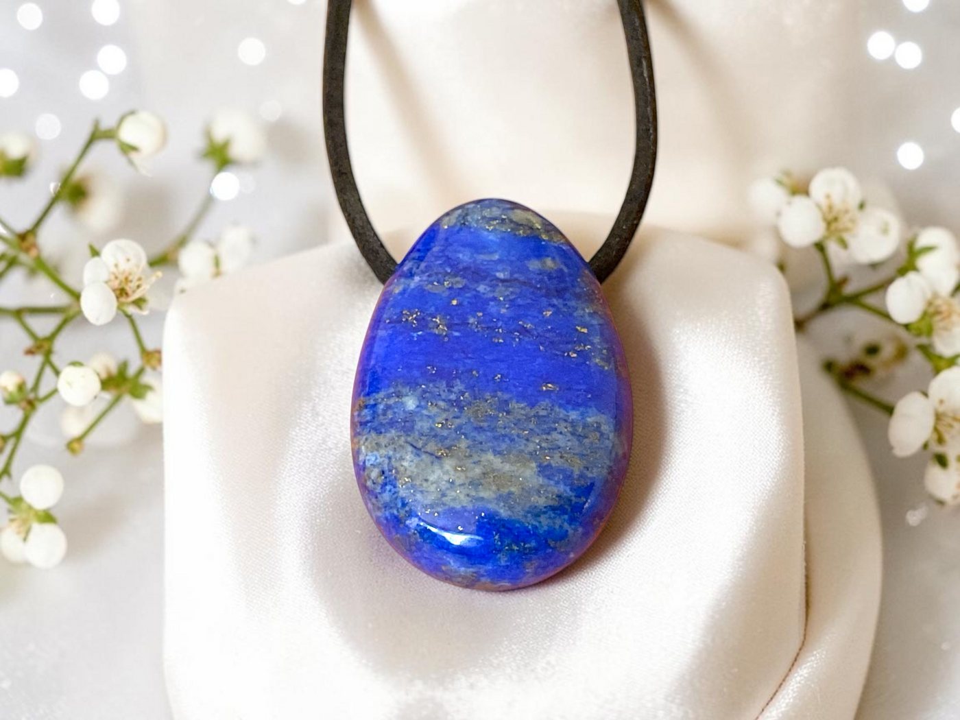 Steinfixx® Amulett Set Edelstein Anhänger aus echtem Lapis Lazuli, Tropfenanhänger (30x20mm, 1-tlg., meisterhaft poliert, Pakistan), incl. 80 cm Wildlederband u – Bild 3 von 5