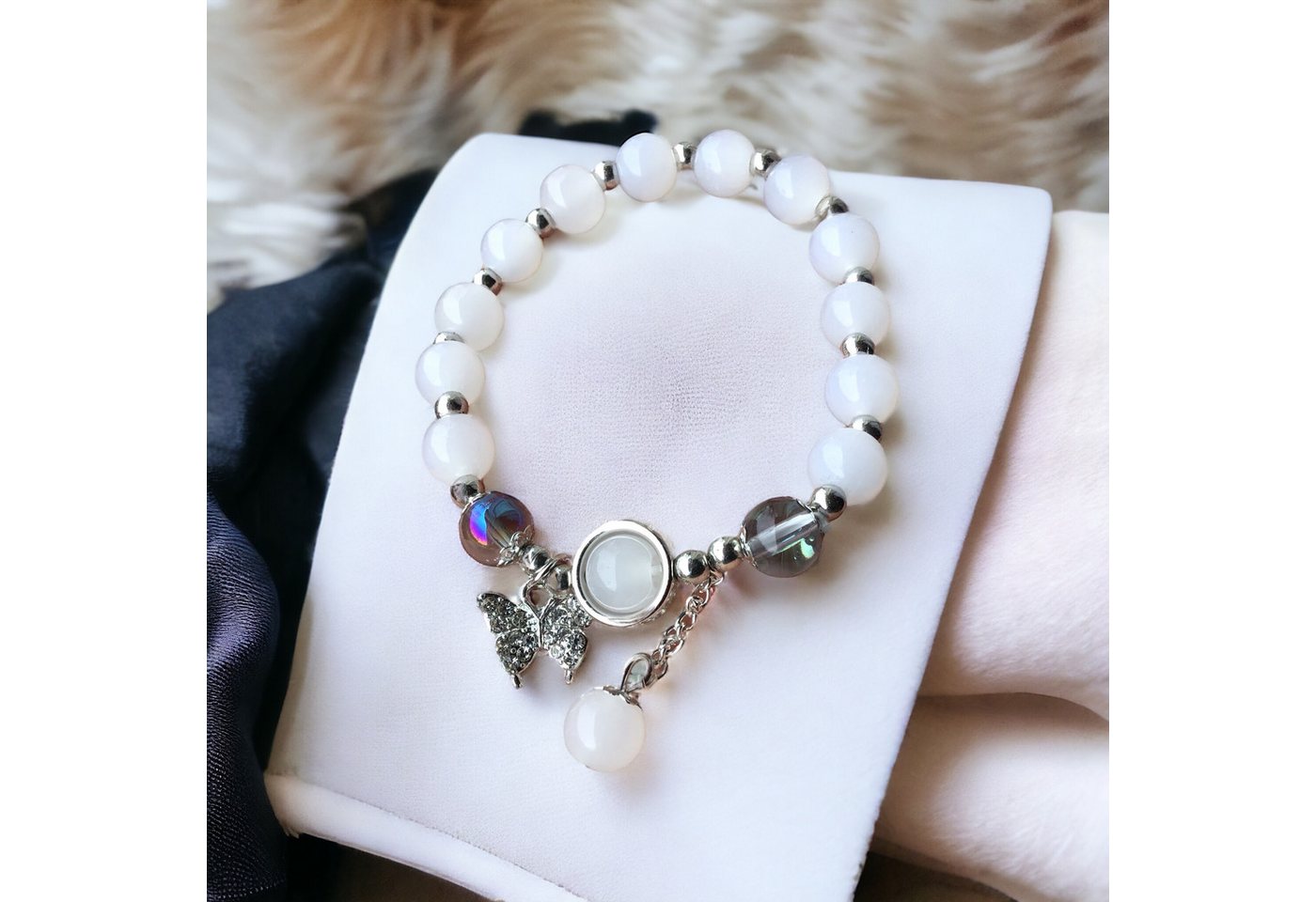 Steinfixx® Armband Echtes Mondstein Perlenarmband mit Angel Aura Perlen (Handgearbeitet in Deutschland, 1-tlg., mit kleinem versilberten Schmetterlinganhänger,  – Bild 5 von 5