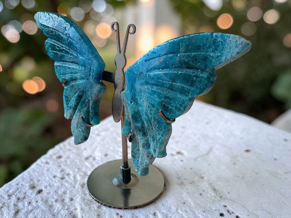 Steinfixx® Edelstein Apatit Schmetterling mit Ständer-Edelstein Deko Figur 10x14 cm, (Madagaskar, 1-St., handgefertigt & hochwertig poliert), Jeder Apatit Schme – Bild 3 von 5