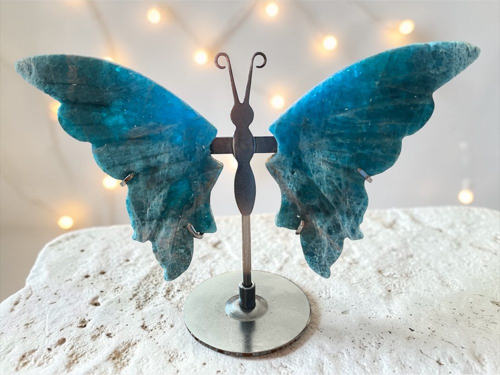 Steinfixx® Edelstein Apatit Schmetterling mit Ständer-Edelstein Deko Figur 10x14 cm, (Madagaskar, 1-St., handgefertigt & hochwertig poliert), Jeder Apatit Schme – Bild 4 von 5