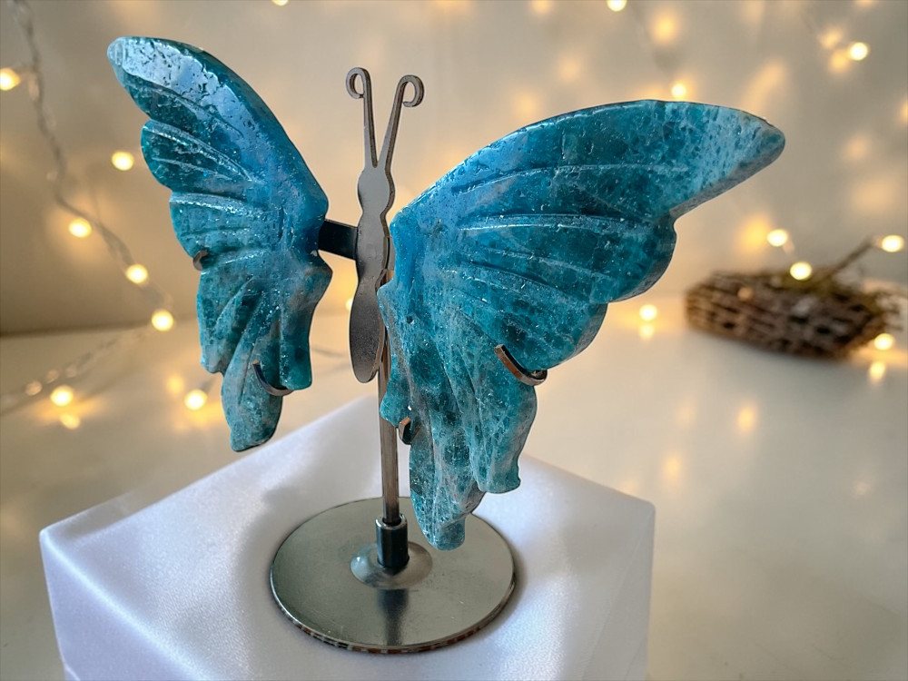 Steinfixx® Edelstein Apatit Schmetterling mit Ständer-Edelstein Deko Figur 10x14 cm, (Madagaskar, 1-St., handgefertigt & hochwertig poliert), Jeder Apatit Schme – Bild 5 von 5