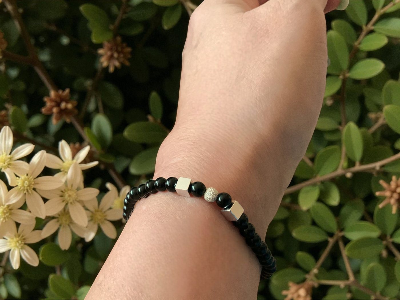 Steinfixx® Perlenarmband schwarzer Turmalin mit 925 Silber, handgefertigt in Deutschland (Lieferung in edler Geschenkbox, AAA-Qualität aus Brasilien), wahlweise – Bild 2 von 5