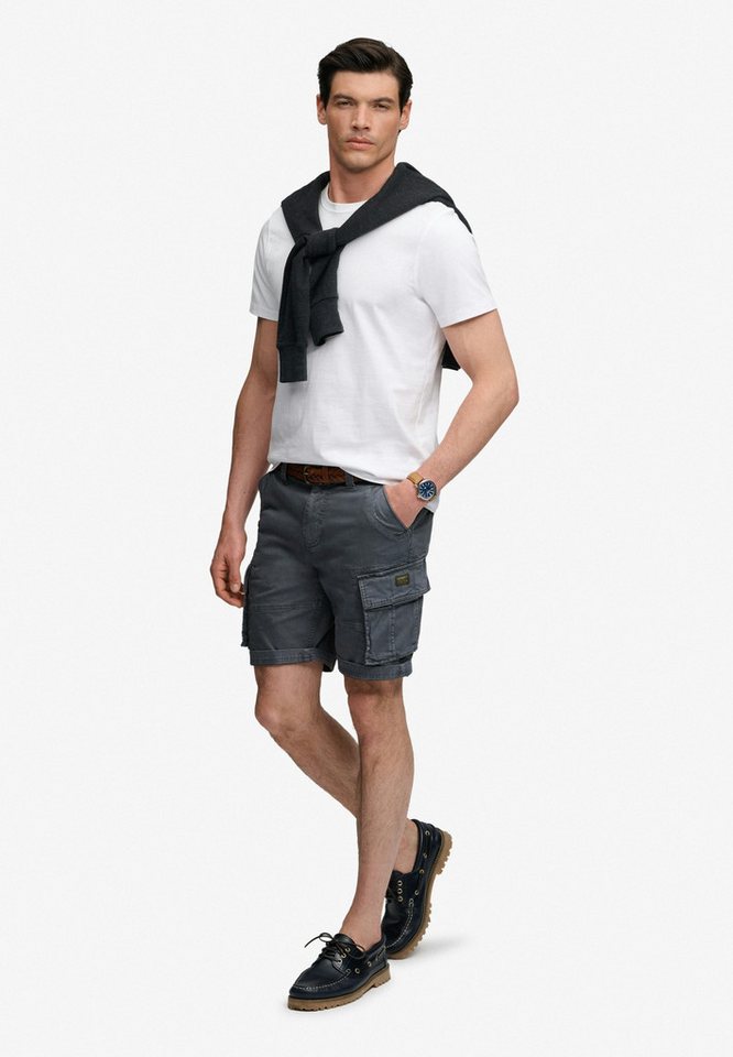 Superdry Cargobermudas CORE CARGO SHORT Straight Fit, mit Reißverschluss und 1-Knopf-Verschluss, knielang – Bild 4 von 5