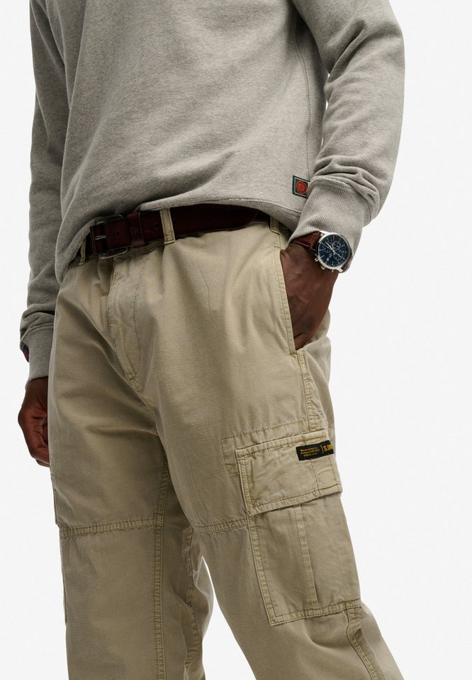 Superdry Cargohose RIPSTOP LIGHT CARGO PANT Regular Fit, knöchellange Schnittform, mit Reißverschluss – Bild 3 von 5