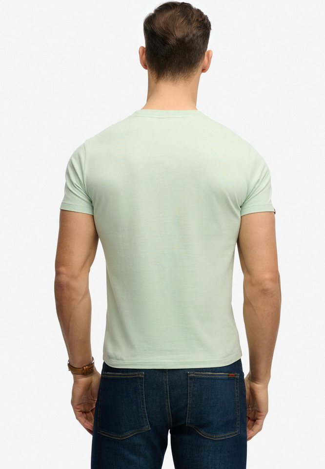 Superdry Rundhalsshirt ESSENTIAL LOGO EMB TEE aus Baumwolle und Single Jersey, Slim Fit, Kurzarm, hüftlang – Bild 3 von 5