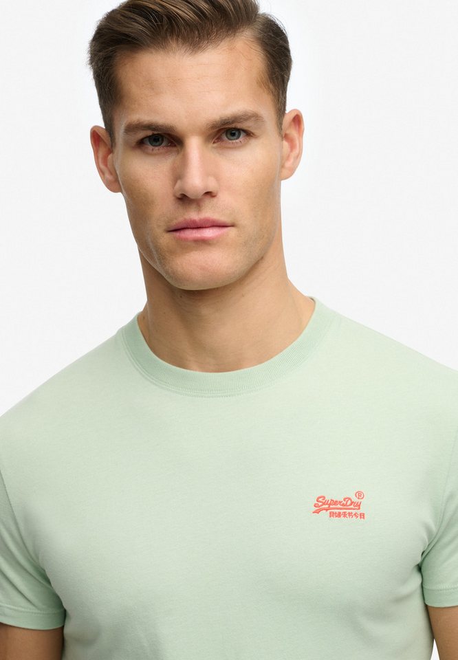 Superdry Rundhalsshirt ESSENTIAL LOGO EMB TEE aus Baumwolle und Single Jersey, Slim Fit, Kurzarm, hüftlang – Bild 4 von 5