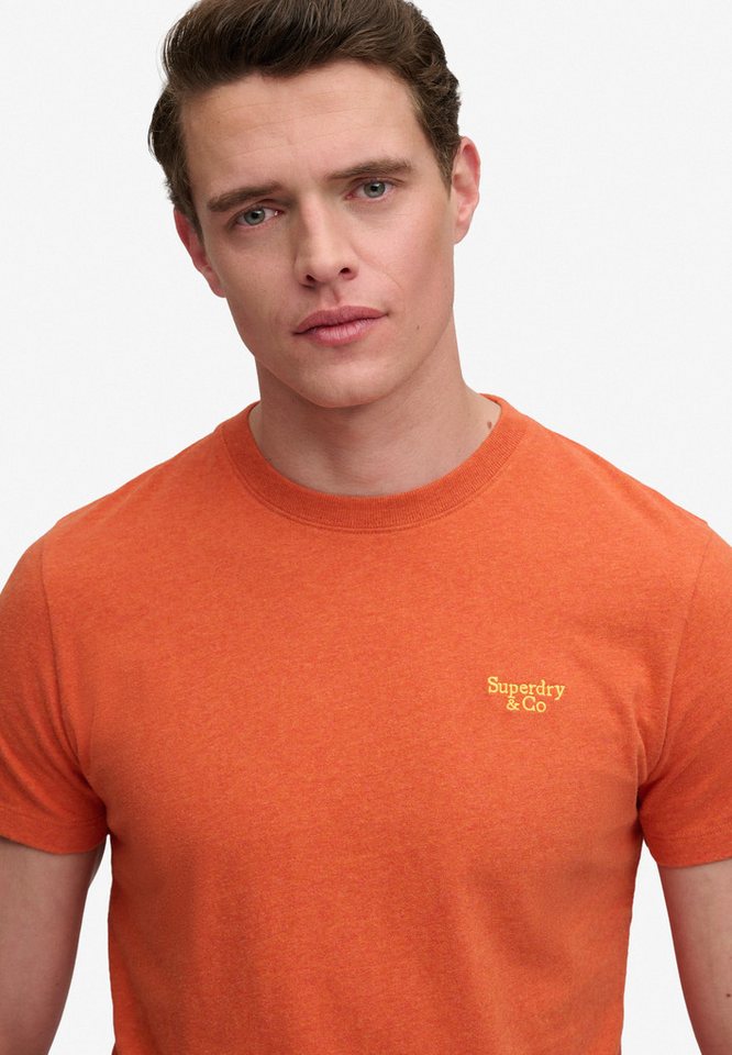 Superdry Rundhalsshirt ESSENTIAL SERIF LOGO EMB TEE Baumwolle, regular fit – Bild 4 von 5