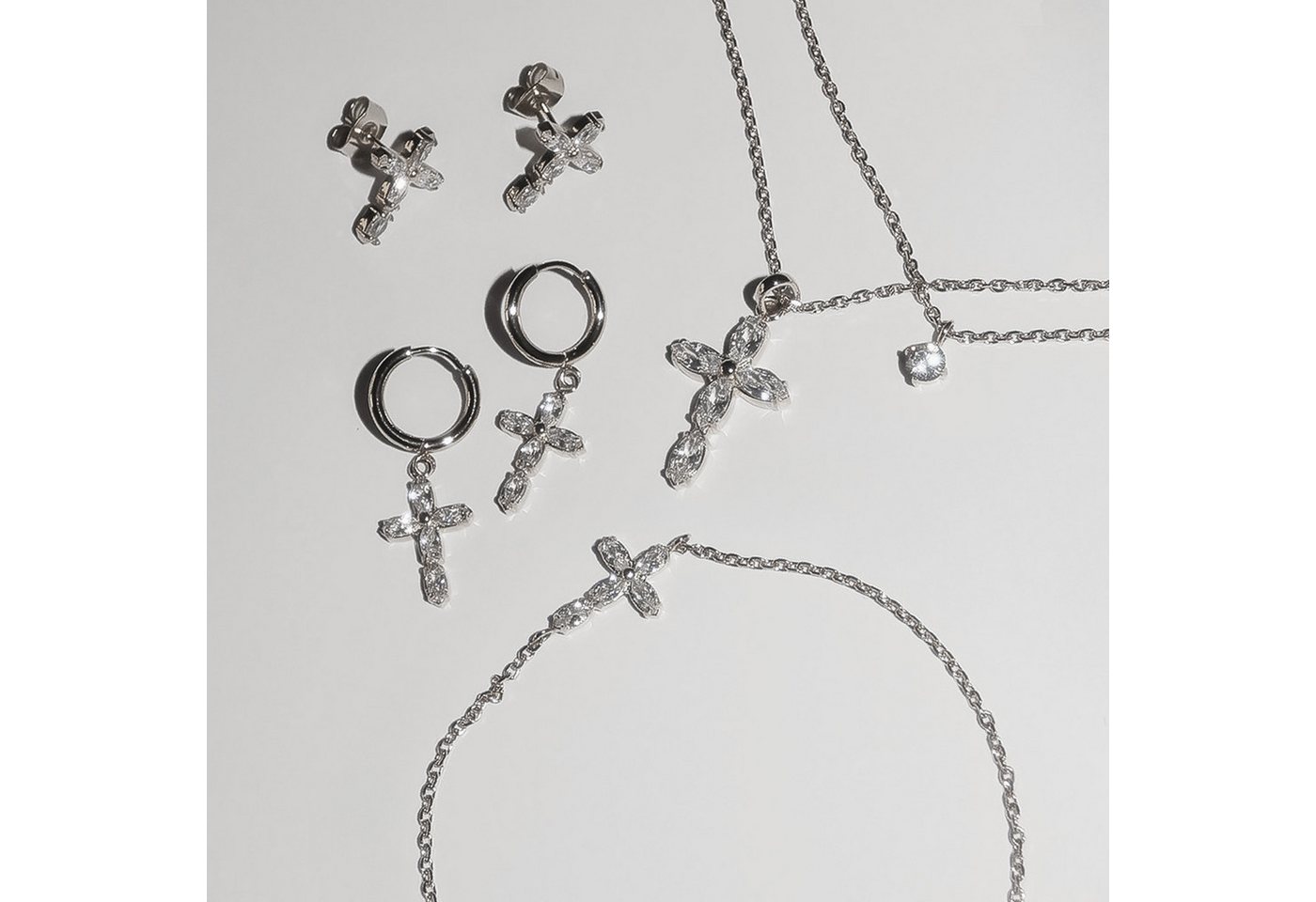 Tamaris Armband Cross, Kreuz-Motiv, mit Zirkonia (synth) – Bild 3 von 4