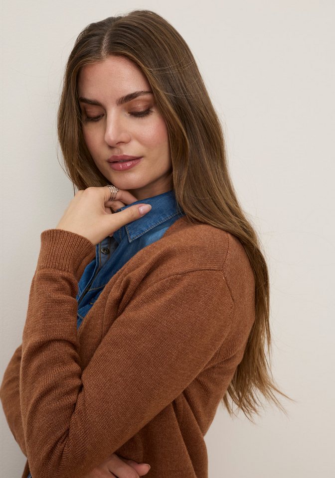Tamaris Strickjacke kurzer Schnitt, figurumspielende Passform aus weicher Viskosemischung – Bild 2 von 5