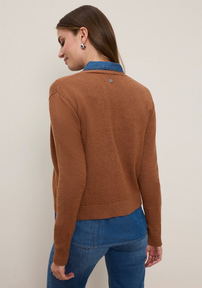 Tamaris Strickjacke kurzer Schnitt, figurumspielende Passform aus weicher Viskosemischung – Bild 3 von 5