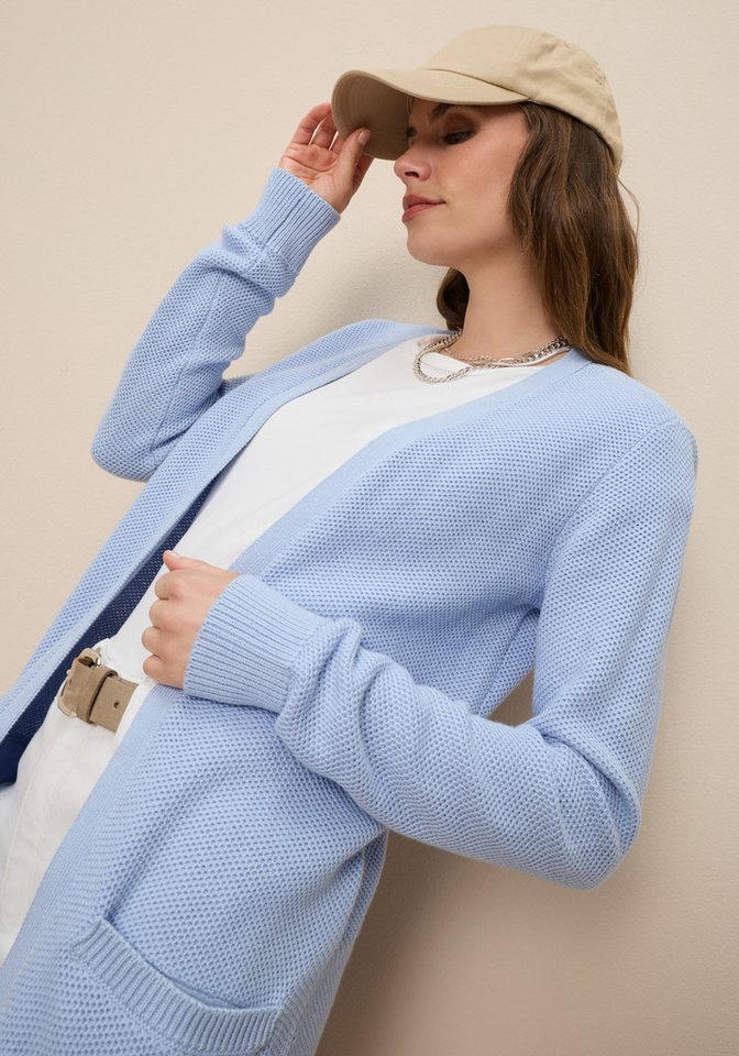 Tamaris Strickjacke mit bequemer Passform aus modernem Perlstrick, mit Taschen – Bild 4 von 5