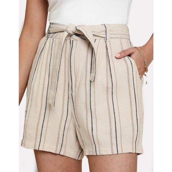 Threadbare Shorts mit Gürtel