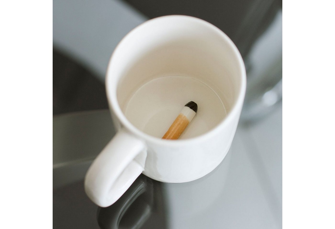 Thumbs Up Tasse Tasse "Gross Mug" - Zigarette, Keramik, mit Zigarettenattrappe – Bild 3 von 4