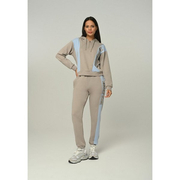Tom Barron Trainingsanzug Tracksuit With Zipper Top And Emboidery Aplique Design