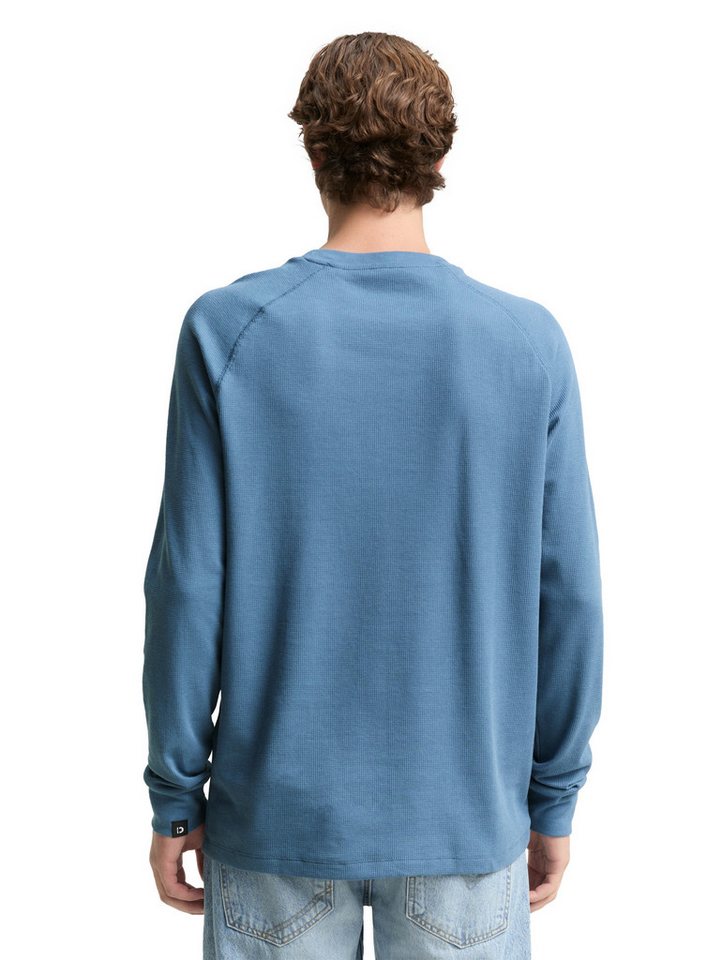 TOM TAILOR Denim Rundhalsshirt mit Logo Stickerei – Bild 2 von 5