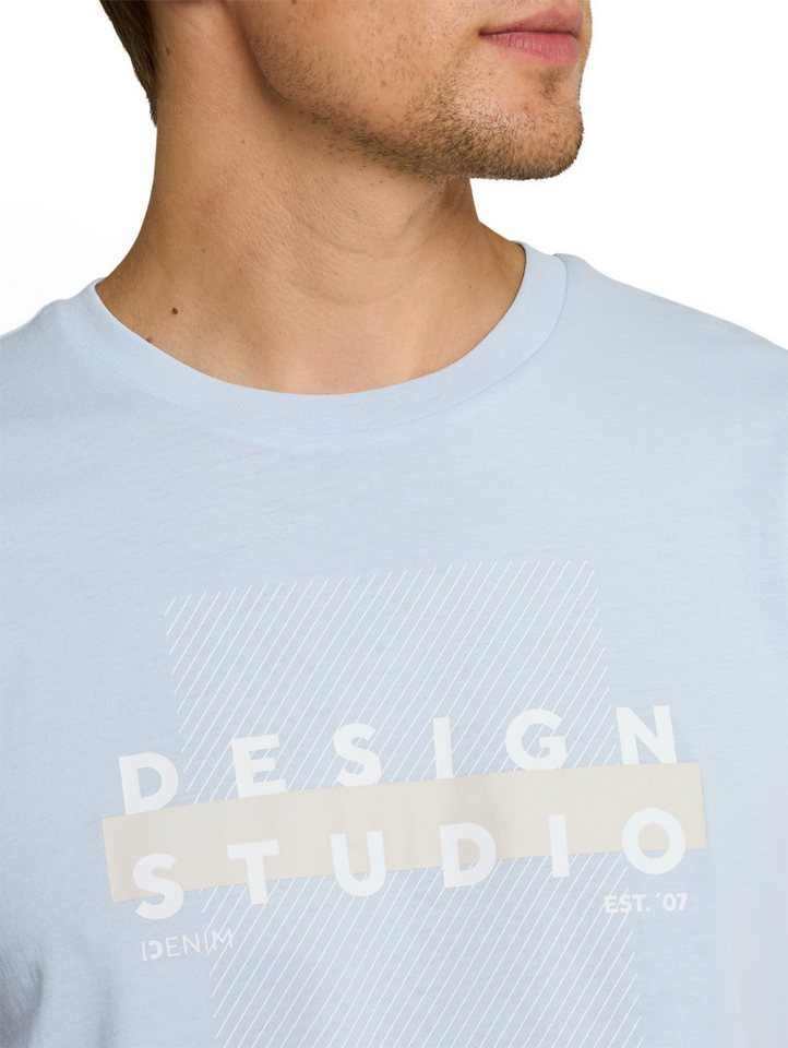 TOM TAILOR Denim Rundhalsshirt mit verschiedenen Logo Prints – Bild 3 von 5