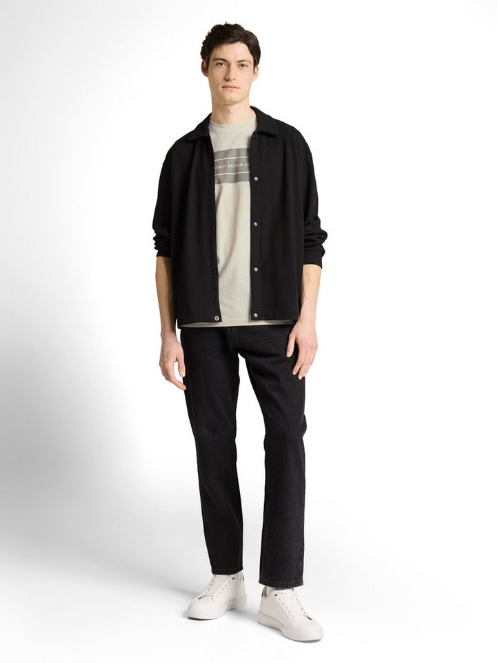 TOM TAILOR Denim Rundhalsshirt mit verschiedenen Logo Prints – Bild 4 von 5