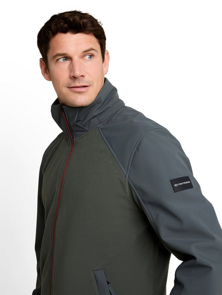TOM TAILOR Softshelljacke mit Fleece-Einsatz und Kapuze – Bild 3 von 4