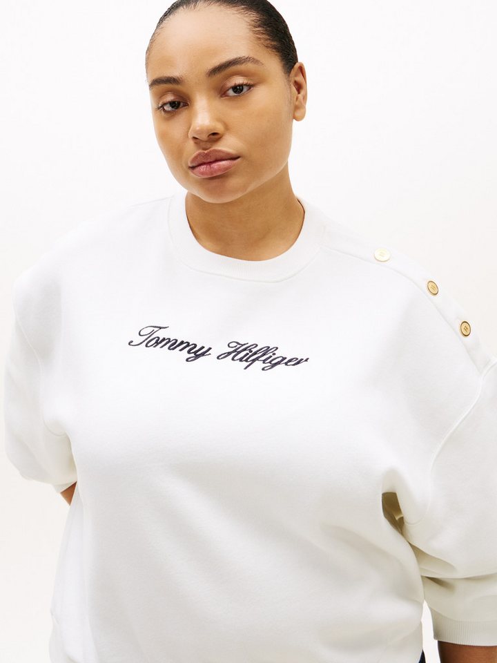 Tommy Hilfiger Curve Sweatshirt CRV GOLD BTN SCRIPT FLEECE SWRT in großen Größen, mit goldfarbenen Zier-Knöpfen – Bild 2 von 5