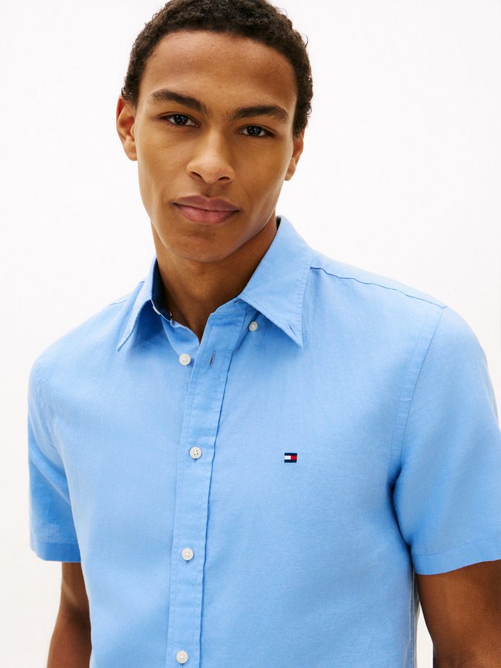 Tommy Hilfiger Kurzarmhemd LINEN BLEND SOLID aus einem Baumwoll-Leinen-Mix – Bild 2 von 5