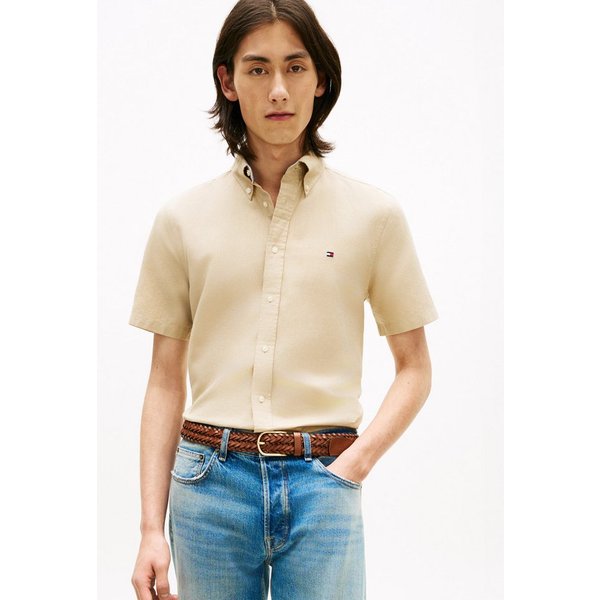 Tommy Hilfiger Kurzarmhemd LINEN BLEND SOLID aus einem Baumwoll-Leinen-Mix