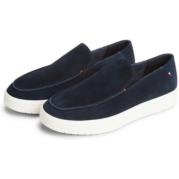 Tommy Hilfiger MODERN LIGHT SUEDE LOAFER Slipper Schlupfschuh, Flat mit typischer Mokassinnaht