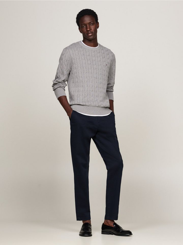 Tommy Hilfiger Strickpullover CLASSIC CABLE CREW NECK mit Strukturstrick und Flaglabel unifarben, casual, regular fit, Baumwolle, Rundhals – Bild 5 von 5