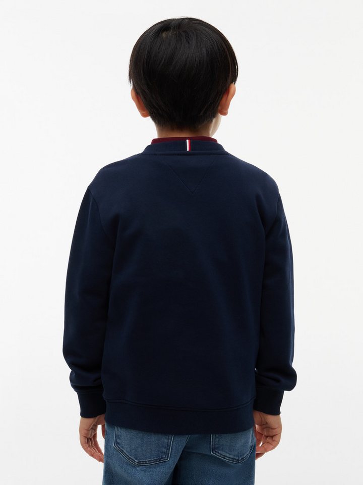 Tommy Hilfiger Sweatshirt ESSENTIAL LOGO SWEATSHIRT Rundhalsausschnitt, Regular Fit, Logoschriftzug, Kinder bis 16 Jahre – Bild 3 von 5