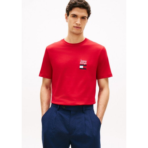 Tommy Hilfiger T-Shirt BRAND LOVE TEXT STACK Regular fit mit Rundhalsausschnitt