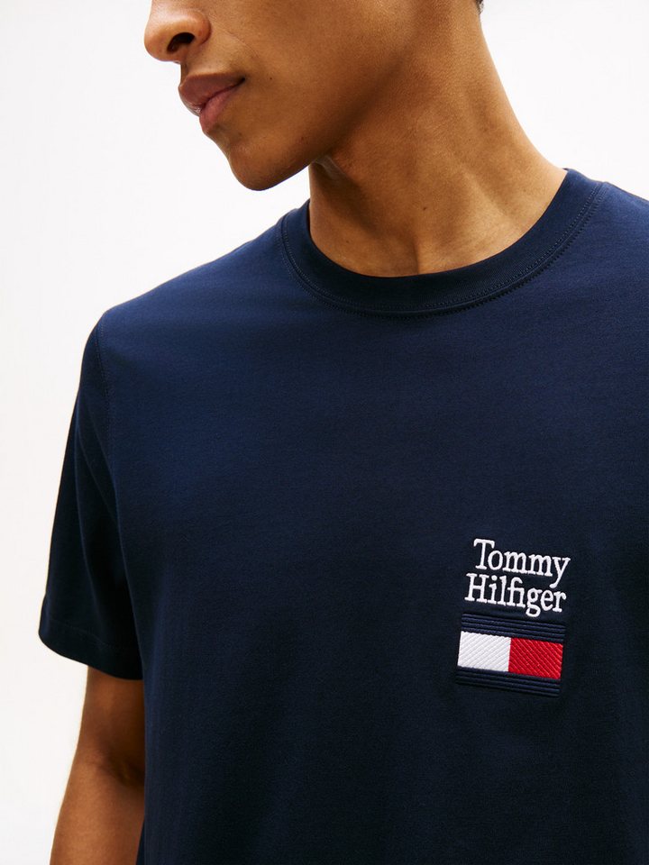 Tommy Hilfiger T-Shirt BRAND LOVE TEXT STACK Regular fit mit Rundhalsausschnitt – Bild 2 von 5