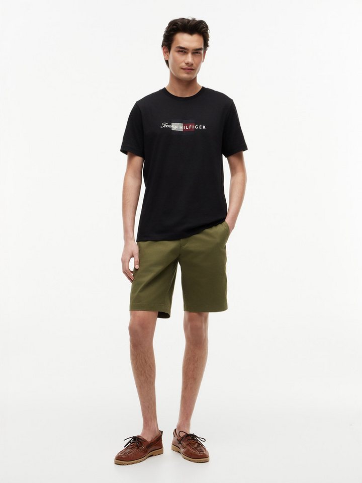 Tommy Hilfiger T-Shirt SCRIPT FLAG REGULAR TEE aus Jersey mit Flag-Grafik – Bild 4 von 5